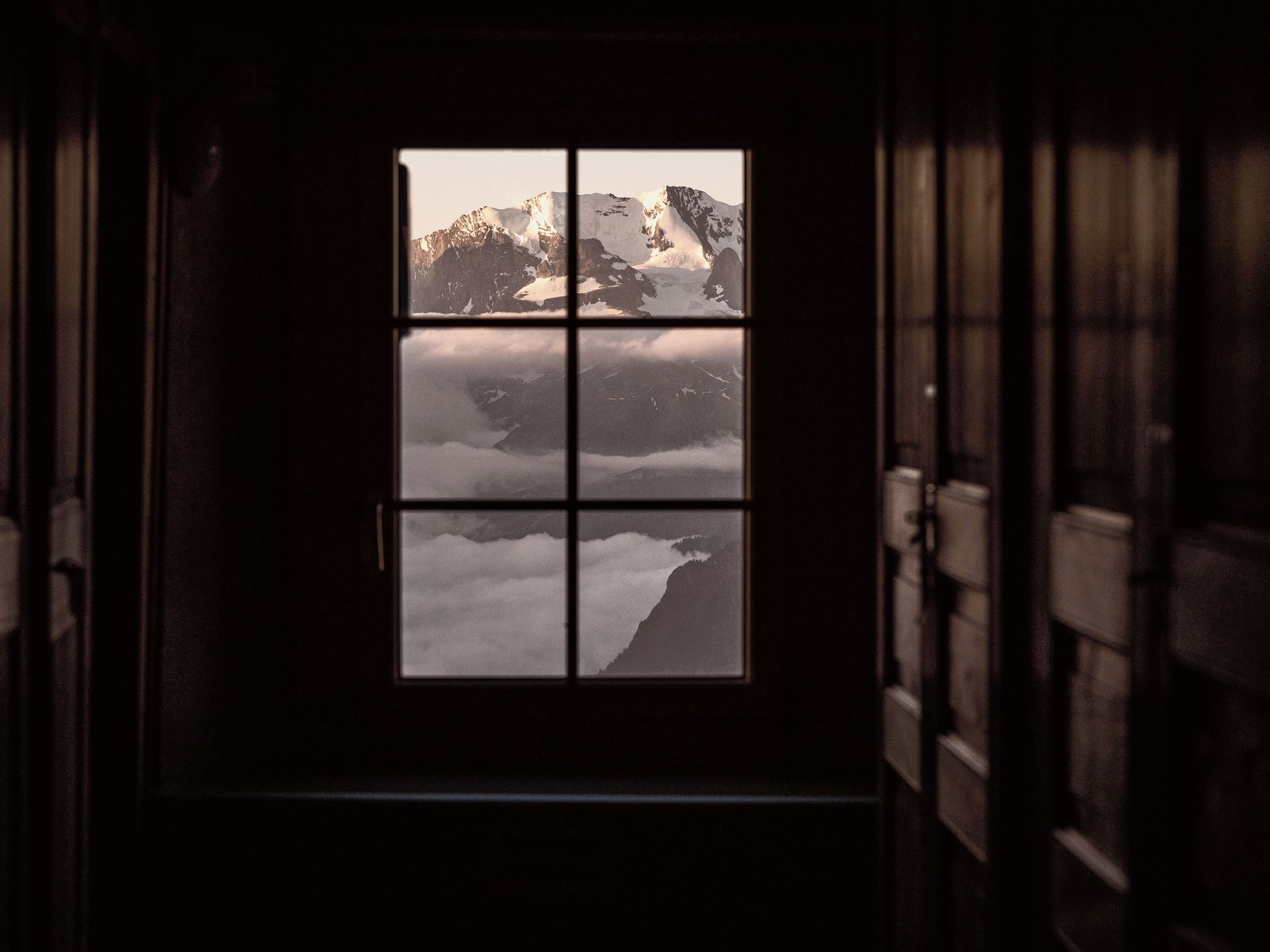 In een prestigieus Zwitsers hotel probeert hij de dood te vergeten - NRC