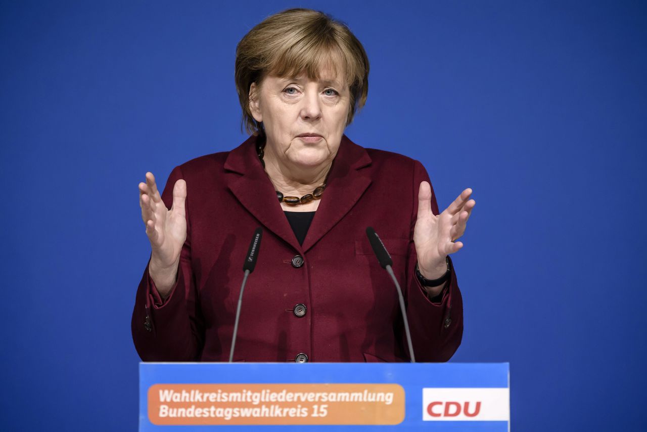 De Duitse bondskanselier Merkel sprak zaterdag een lokale afdeling van haar partij CDU toe. Pas zondag kwam ze met een verklaring over Trumps besluit.