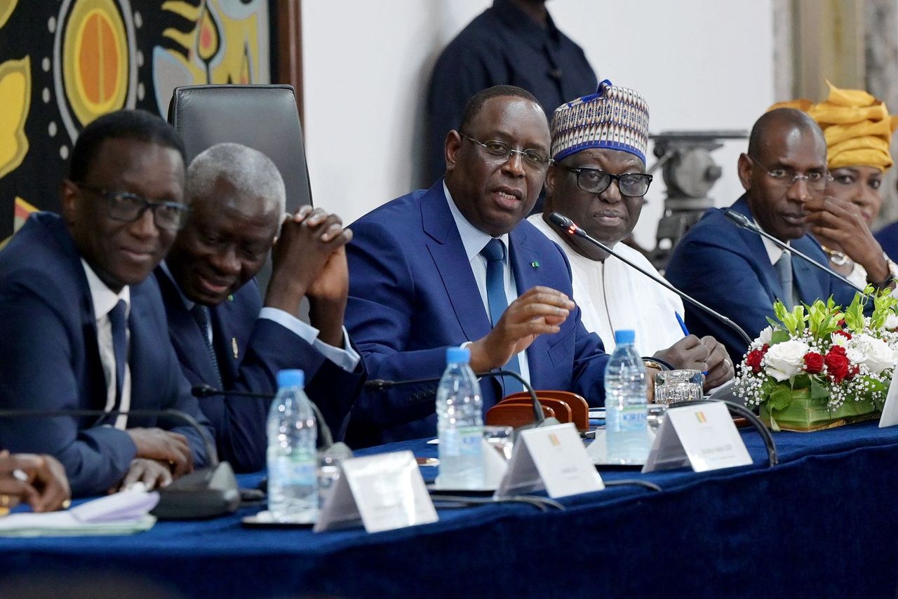 President stort stabiel Senegal in diepe politieke crisis met uitstel van verkiezingen 