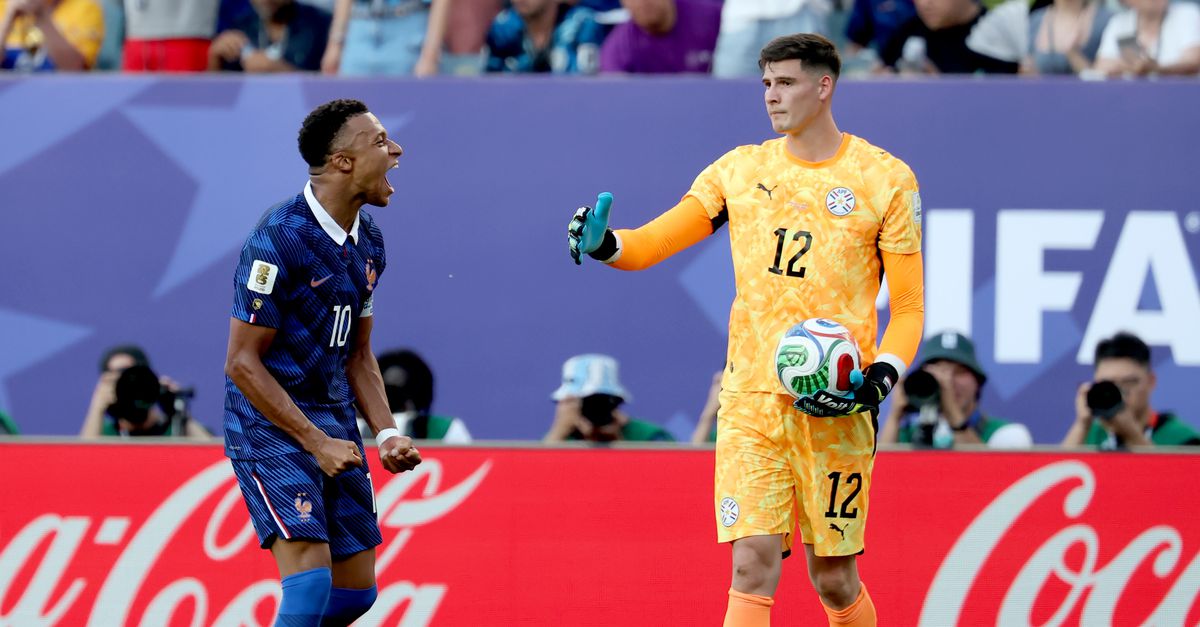 ムバッペPKでフランスがW杯8強入り、パラグアイを1-0撃破