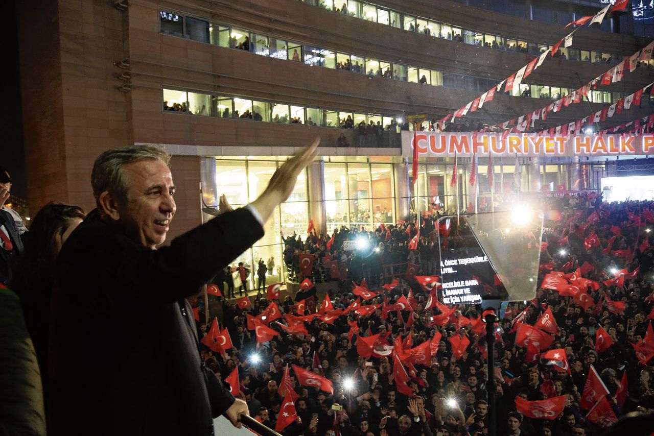 Nederlaag Erdogan: Ankara naar oppositie, nek-aan-nek-race in Istanbul 