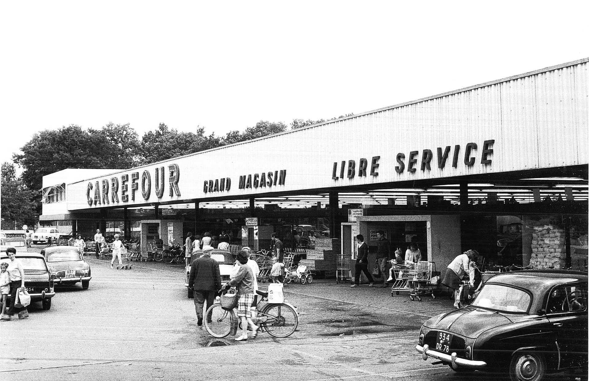 Первый в мире купил. Первый супермаркет в мире. Первый магазин в мире. Самый первый магазин. Первый гипермаркет в мире.