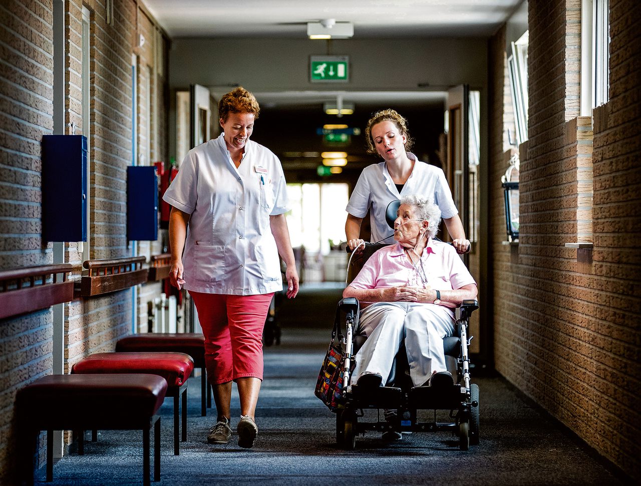 In verpleeghuizen die een negatief oordeel kregen worden verbaasd gereageerd. Bijvoorbeeld in Genemuiden en Amstelveen.