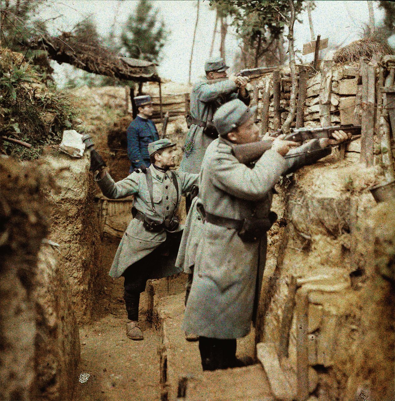 Franse soldaten in een loopgraaf in Le Hamel, in het Franse departement Somme, 9 augustus 1915