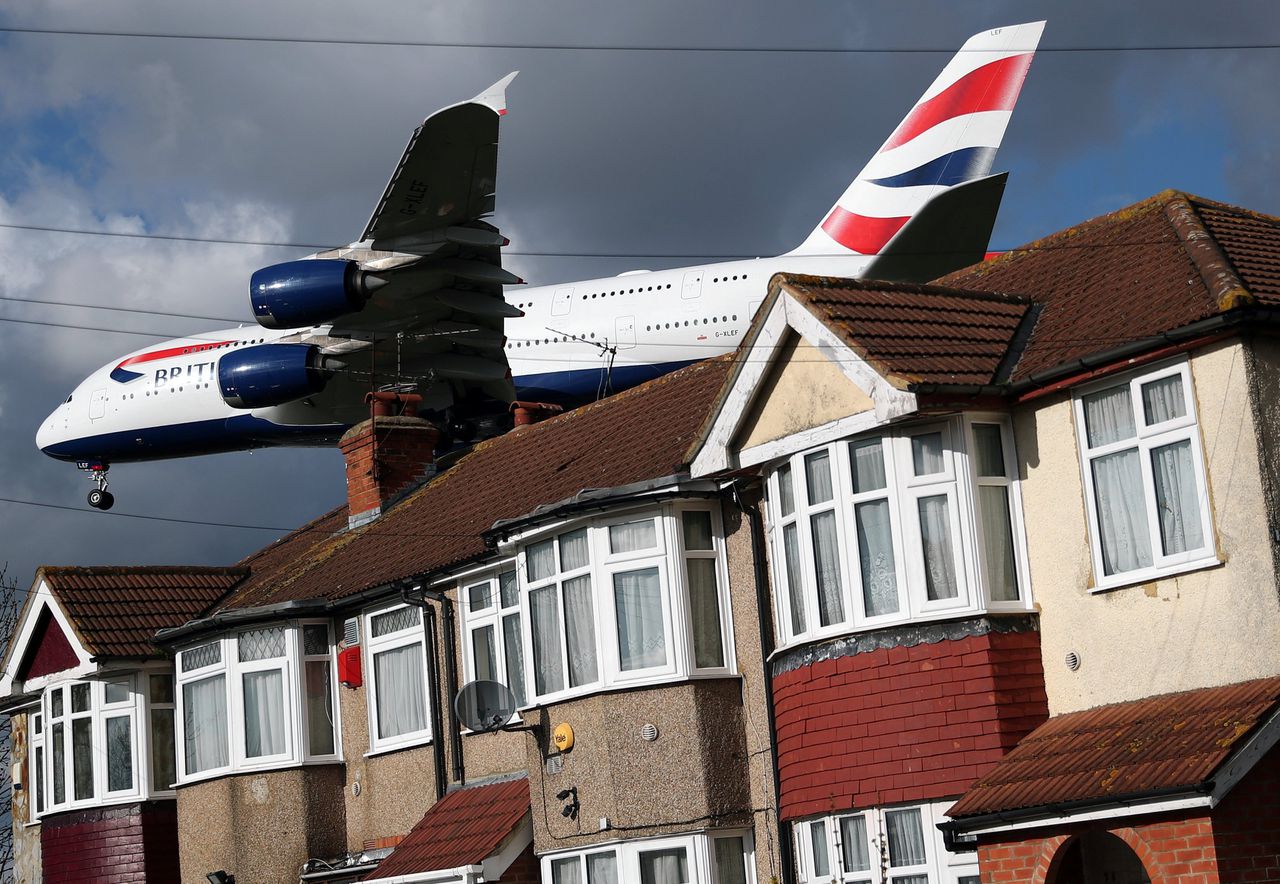 Volgens het Britse Hof van Beroep mag de aanleg van een derde start- en landingsbaan voor de Londense luchthaven Heathrow niet doorgaan.