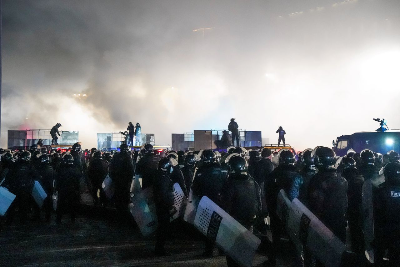 Rellen bij demonstraties in Kazachstan tegen gestegen lpg-prijzen 
