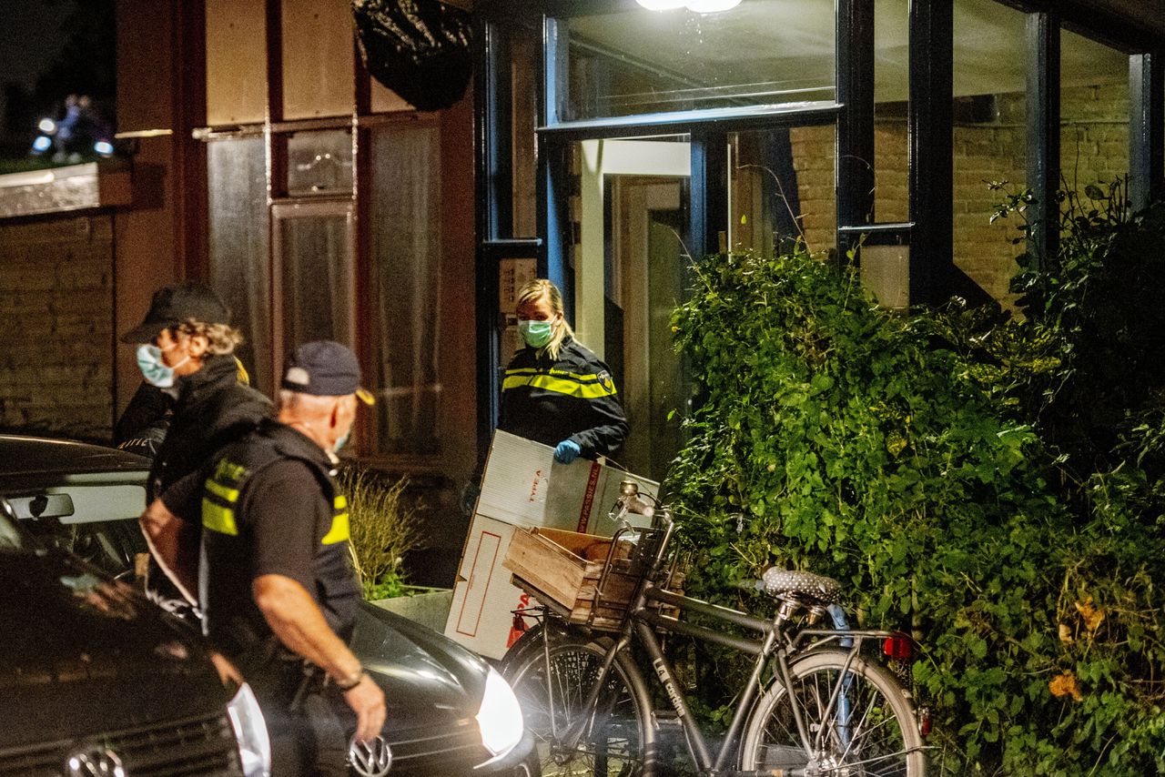 Politieonderzoek in een woning in verband met een grote anti-terreuractie. In Rotterdam overtreedt de gemeente de wet bij het volgen van geradicaliseerde inwoners, blijkt uit onderzoek. Foto Robin Utrecht/ANP