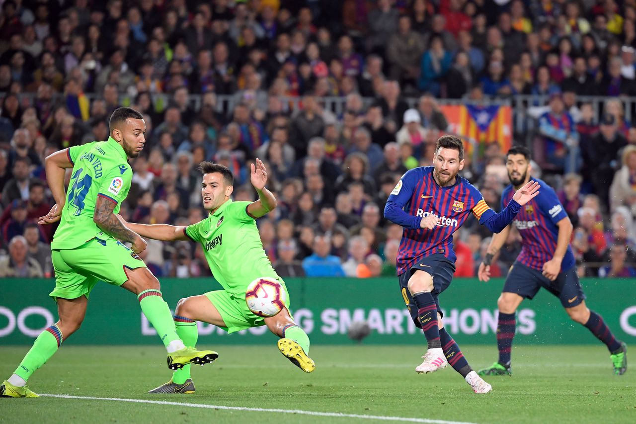 Messi schiet Barça naar titelprolongatie in Spaanse competitie 