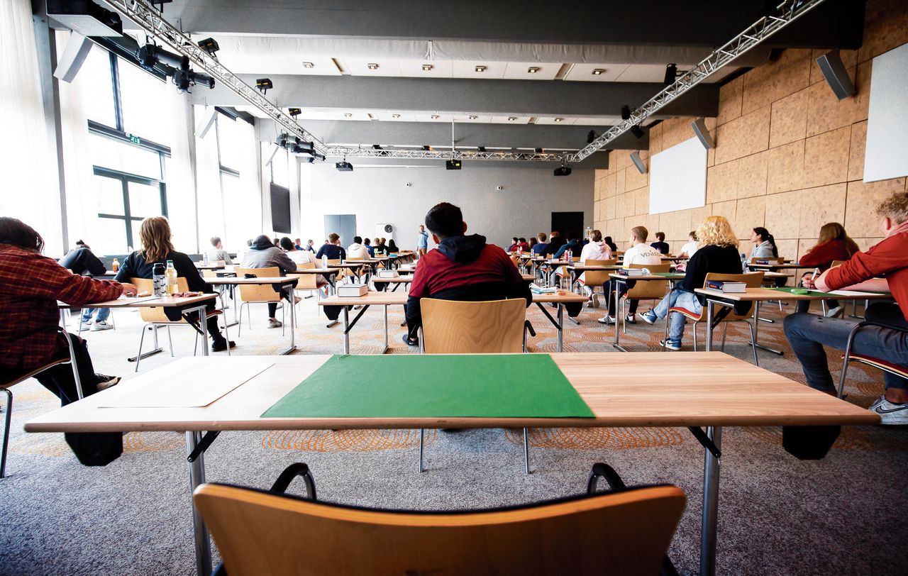 Ouders en scholen botsen vaker over het schooladvies .