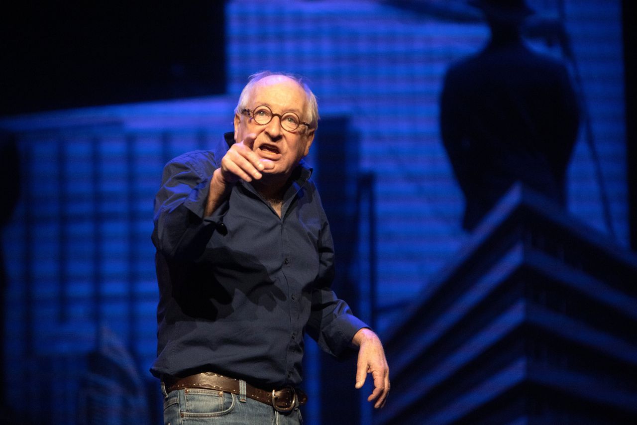 ‘Met de kennis van nu’ is een zelfportret van ‘Gooische kakker’ Youp