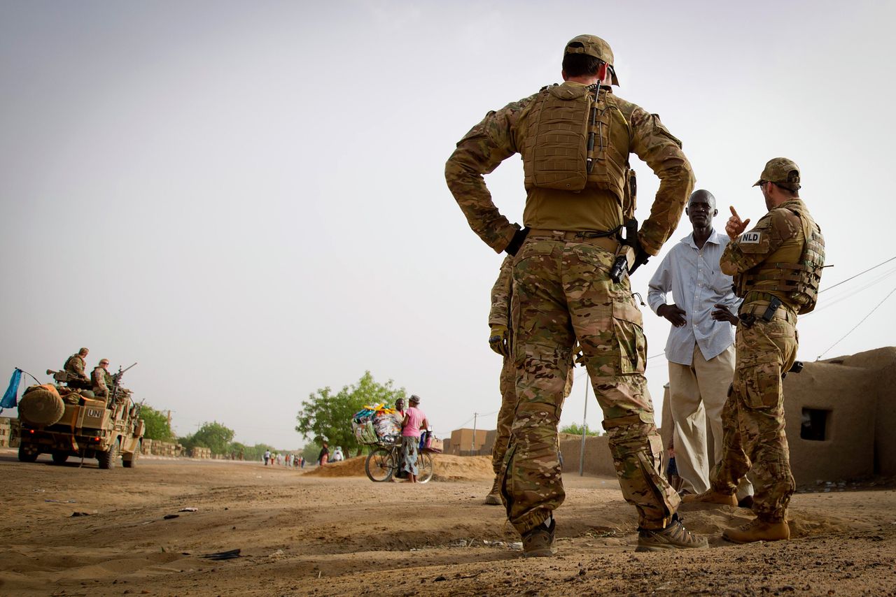 Nederlandse commando’s van het Korps Commando Troepen in actie tijdens een patrouille in Mali.