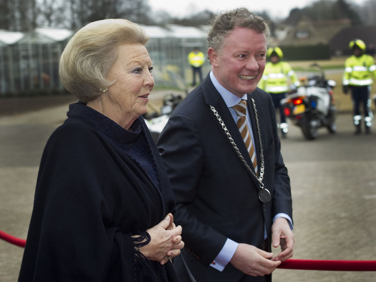 Burgemeester Jean Paul Gebben van het Gelderse Renkum hier op archiefbeeld uit 2012 met toenmalig koningin Beatrix.