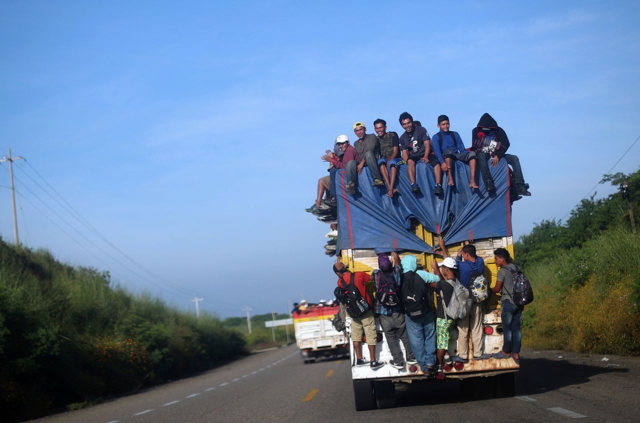 De karavaan van Midden-Amerikaanse migranten reist momenteel al lopend en liftend door zuidelijk Mexico.