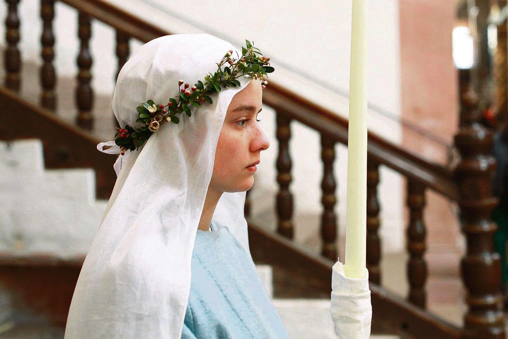 невеста плачет. на свадьбе нельзя смеяться. монахини в россии. монахини католички в церкви. свадебная церемония в церкви.