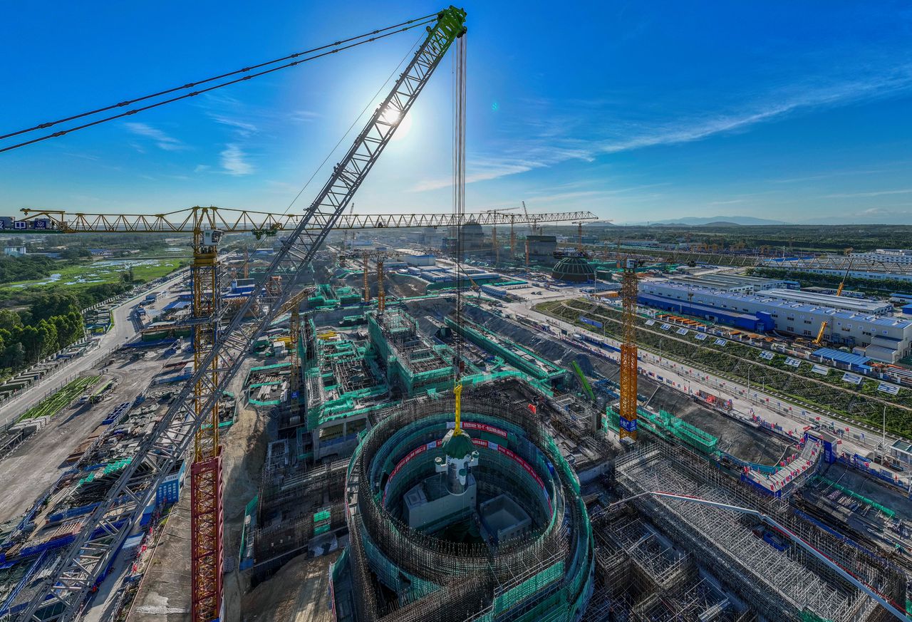 Dutch Cabinet Weighs Three Sites for Nuclear Plants Amid Complex Choices