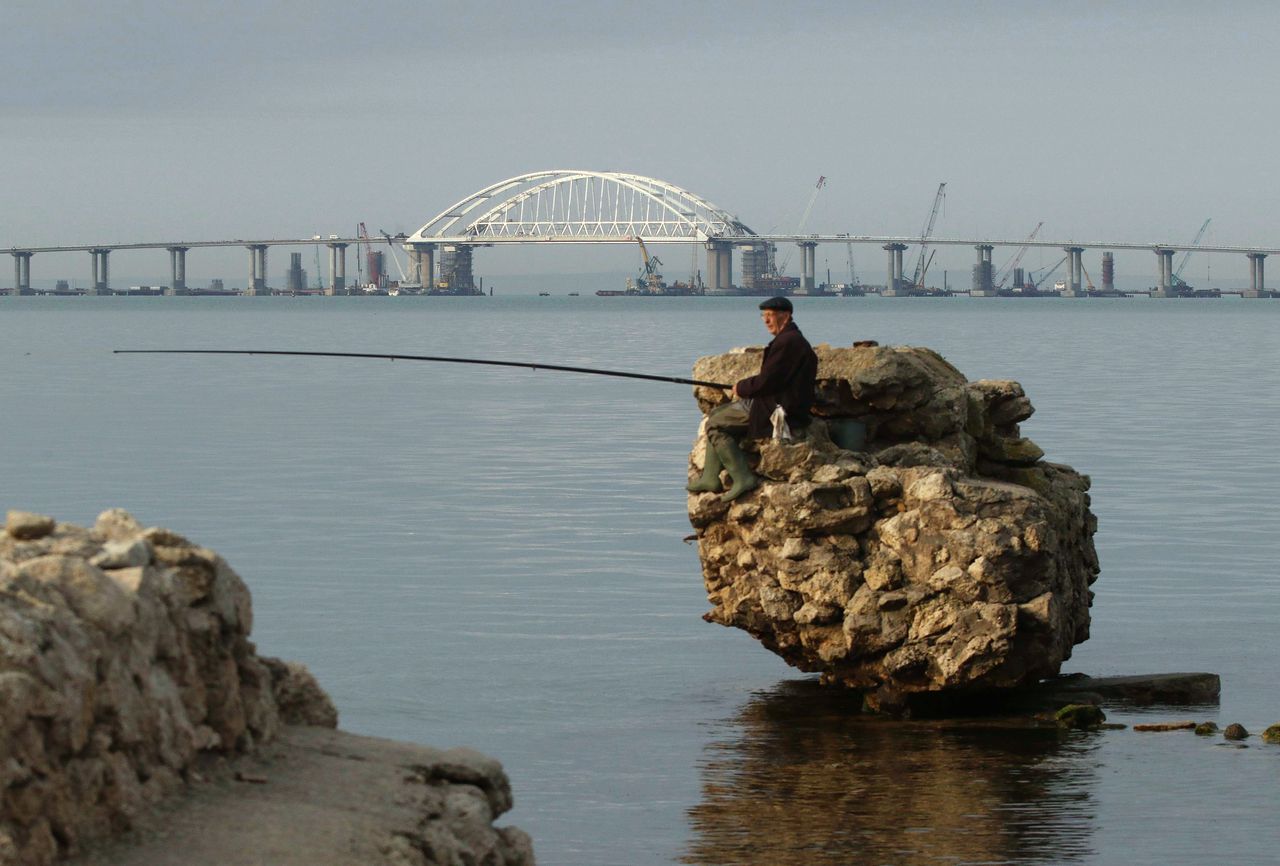 De annexatie van de Krim heeft de urgentie van de brugverbinding met Rusland alleen maar vergroot. De enige landverbinding van het schiereiland is die met Oekraïne.