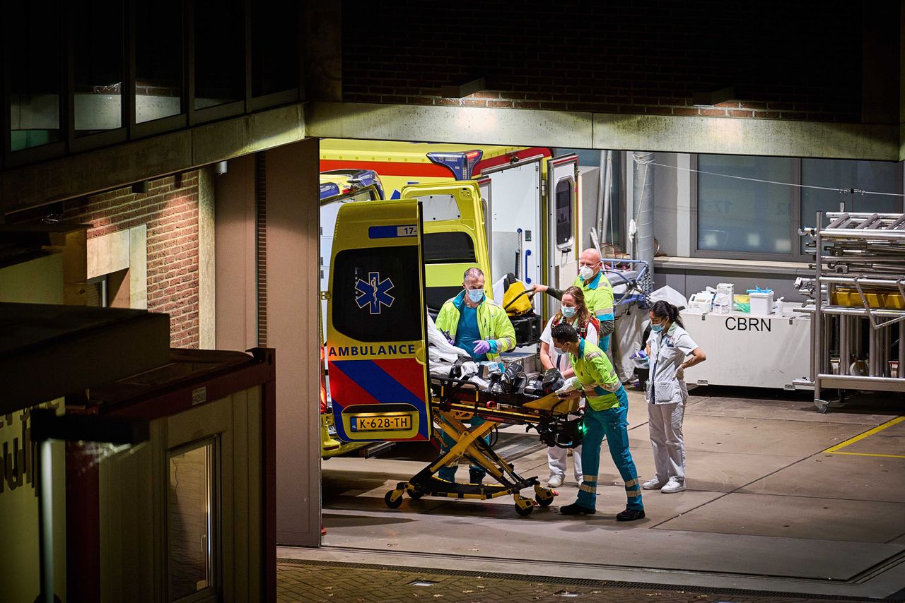 Het Ikazia-ziekenhuis in Rotterdam, waarvan deze dinsdag een tweede coronapatiënt is overgebracht naar Duitsland, omdat in Nederland de druk te hoog is.
