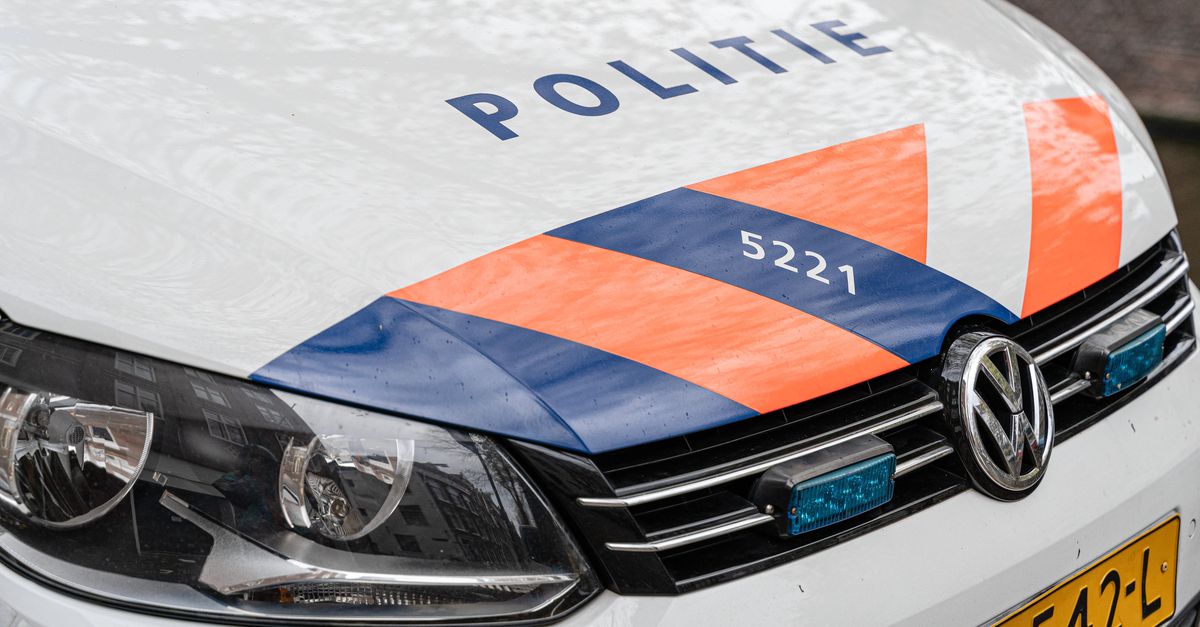 Twee mannen en een vrouw zijn maandag en dinsdag door de politie in Drenthe aangehouden op verdenking van bedreiging, vernieling en mishandeling..