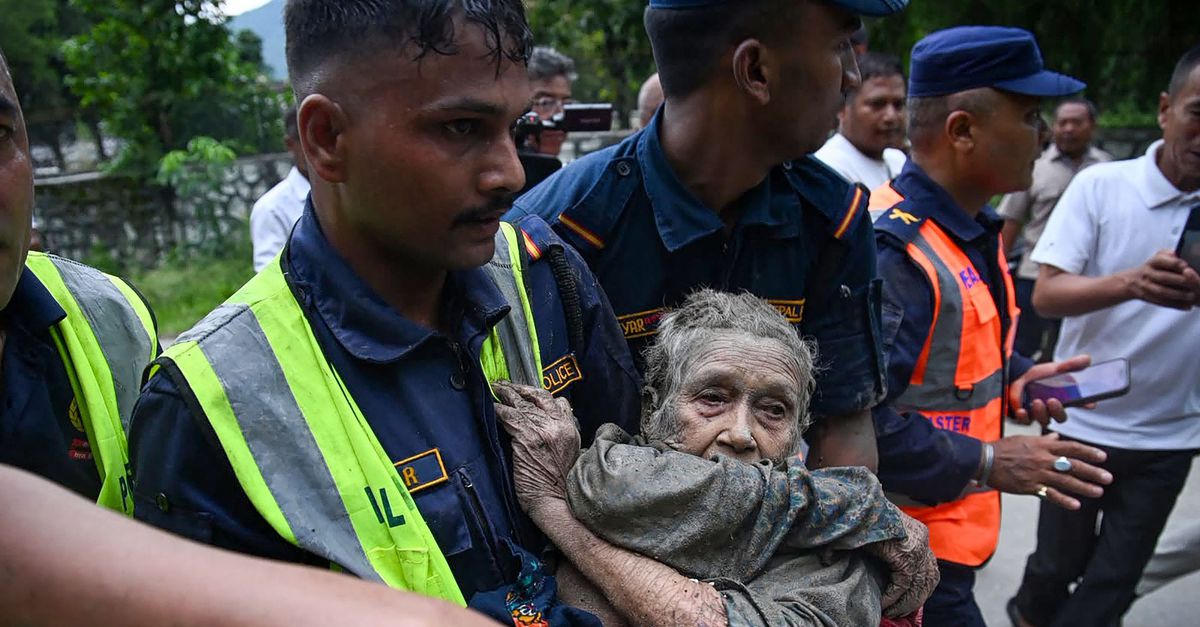 Zeker 18 doden en honderden vermisten na overstroming in Nepal en Tibet -  NRC