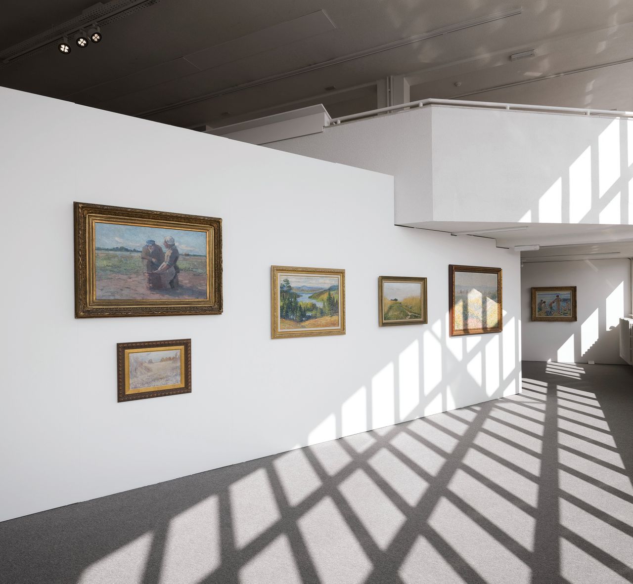 Het nieuwe interieur van ‘Museum Mu.ZEE’ in Oostende. Het museum geeft een hernieuwd besef van de overtuigende kwaliteit van de Belgische kunstgeschiedenis.