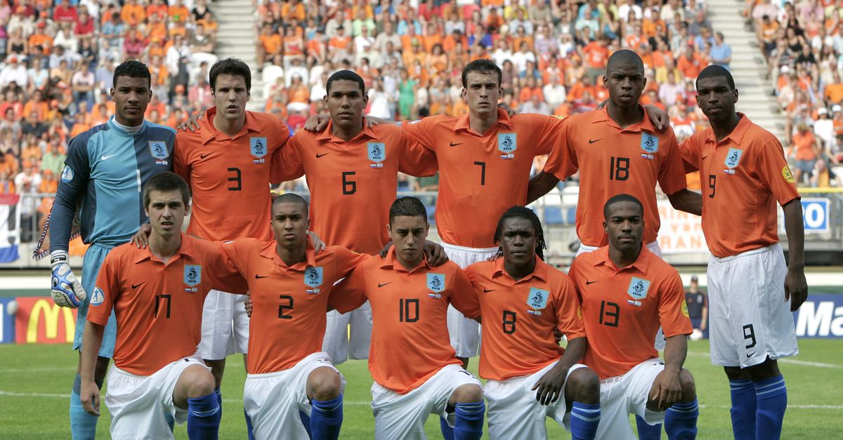 Broodvoetballer Treedt Uit De Anonimiteit Nrc