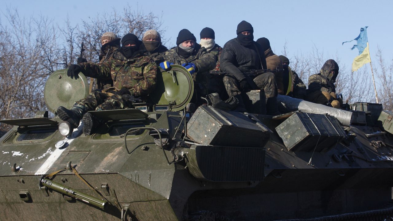 Oekraïense strijdkrachten onderweg van Artemivsk naar Debaltseve.