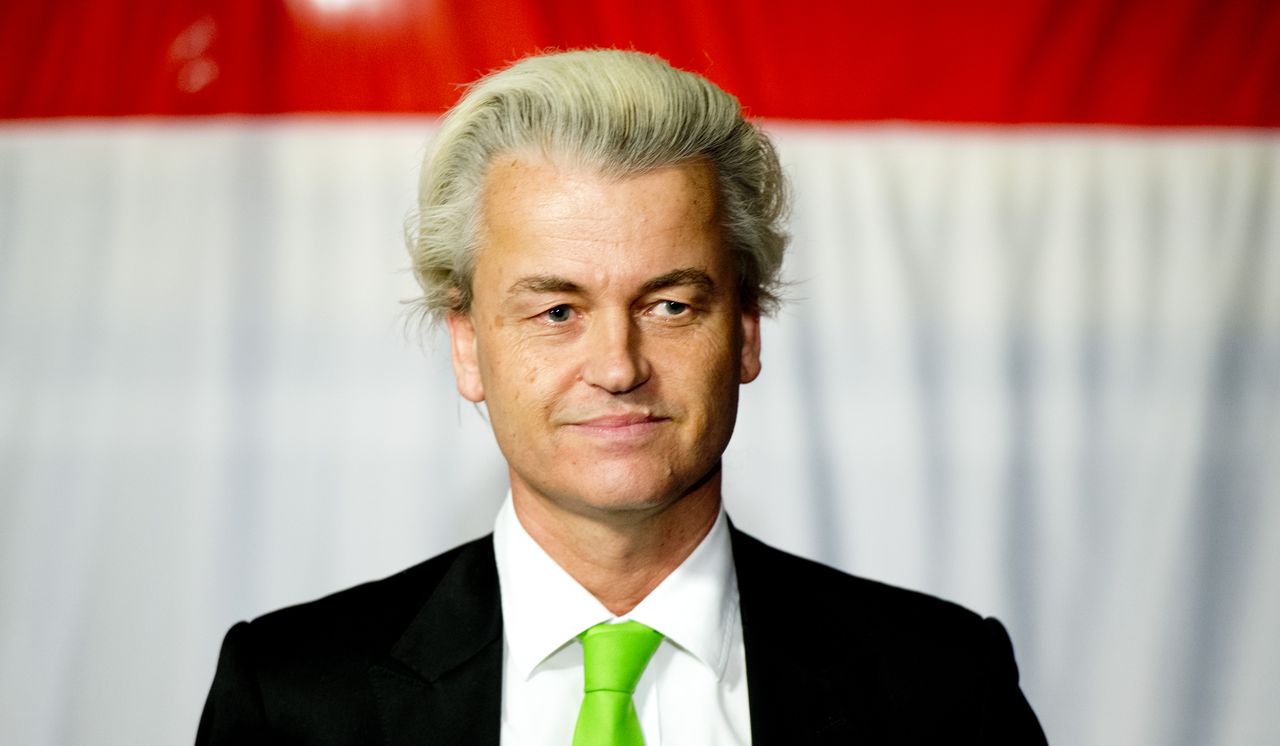 PVV-partijleider Geert Wilders op het podium tijdens de verkiezingsavond van zijn partij na de gemeenteraadsverkiezingen.