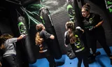 Elisa Deijkers geeft boksles aan vrouwen bij sportschool Monstergym in het Amsterdamse Osdorp. 