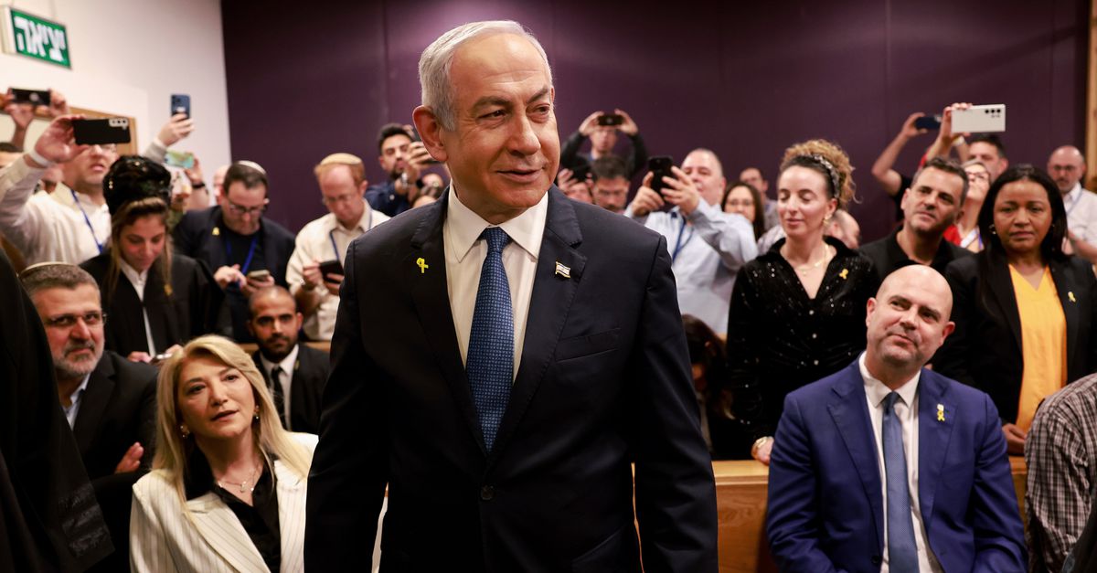 Politiek overlever Benjamin Netanyahu heeft de wereld precies waar hij haar hebben wil