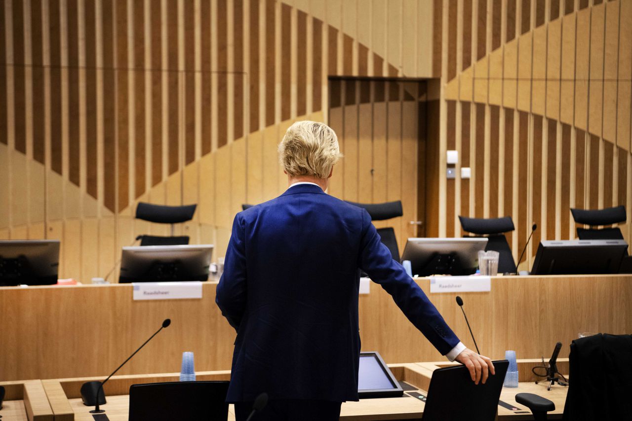 Wilders tijdens een zittingsdag op Schiphol.