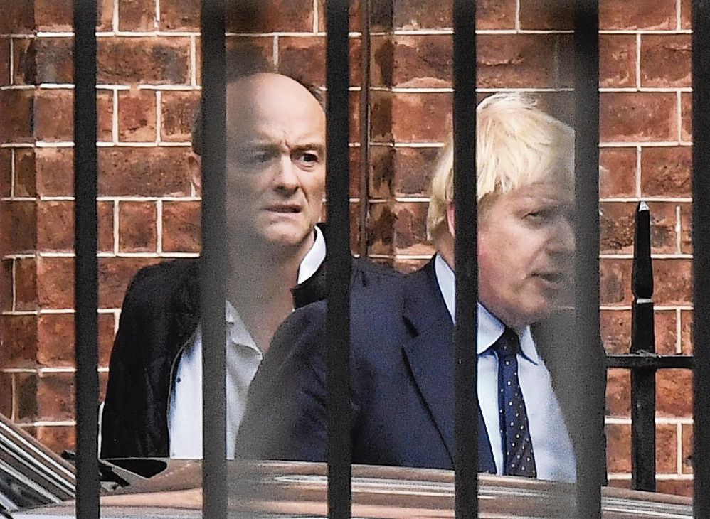 Boris Johnson en zijn vroegere topadviseur en campagneleider Dominic Cummings (links), in 2019.