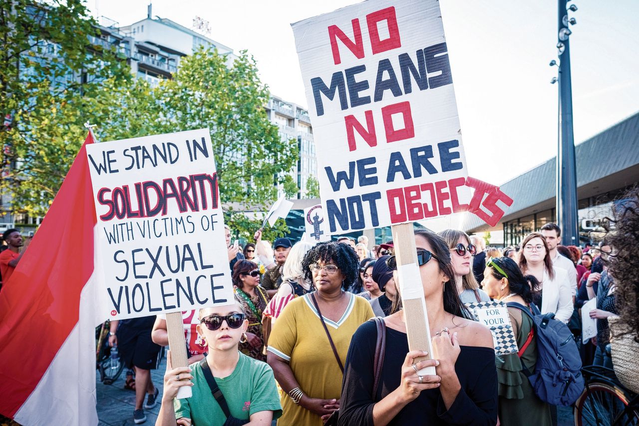 Honderden demonstreren in Rotterdam tegen seksueel geweld 