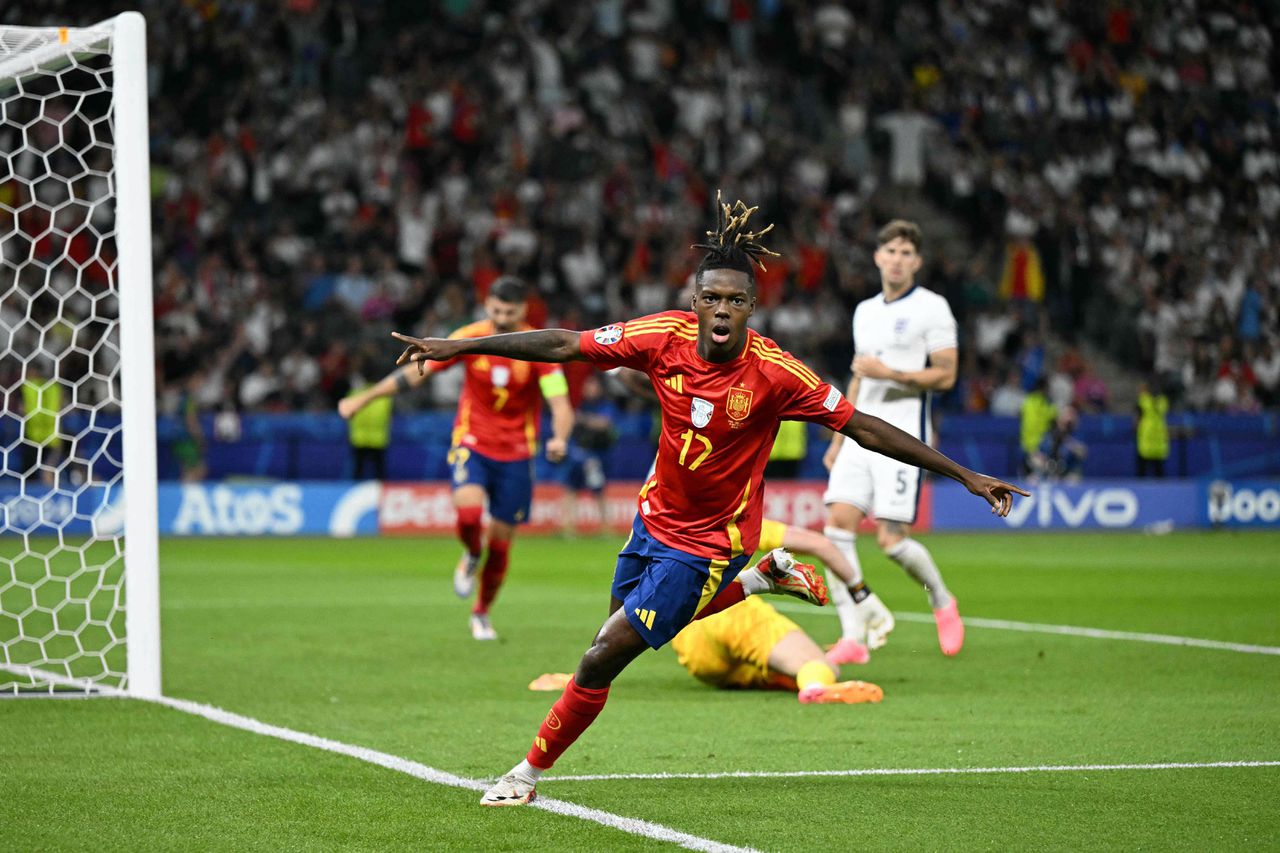 Spanje voor de vierde keer Europees kampioen na 2-1 overwinning op