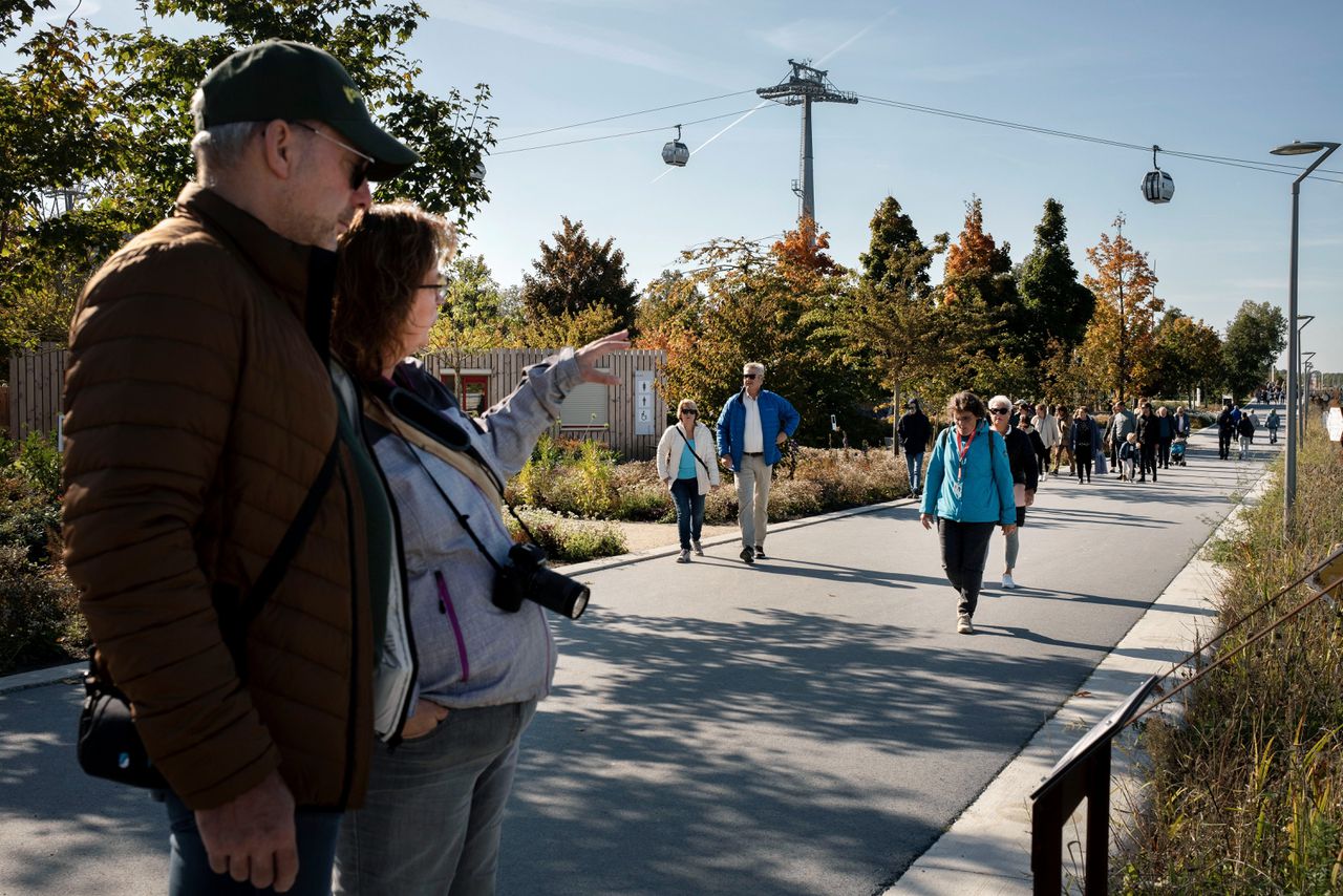 Ook de buitenlanen van de Floriade stroomden dit weekend vol.