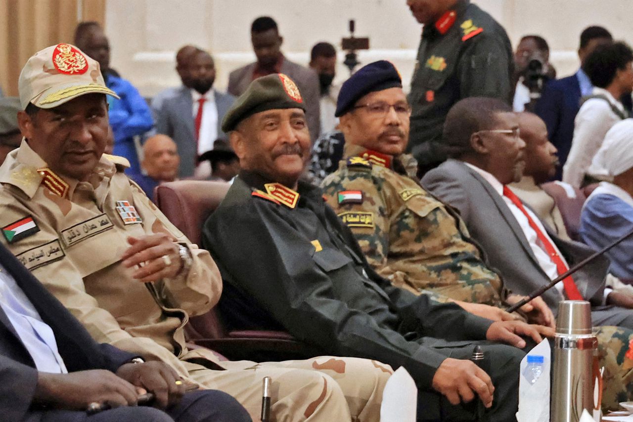 Wie zijn de twee Soedanese generaals die elkaar bevechten, ten koste van de bevolking? 