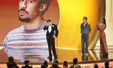 De ontroerde Bad Bunny neemt de Grammy voor 'Album of the Year' in ontvangst