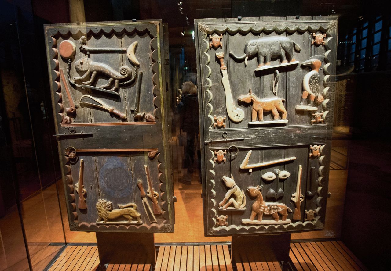 De deuren van het paleis van Béhanzin staan nu nog in een museum in Parijs. Ze moeten terug naar Benin.