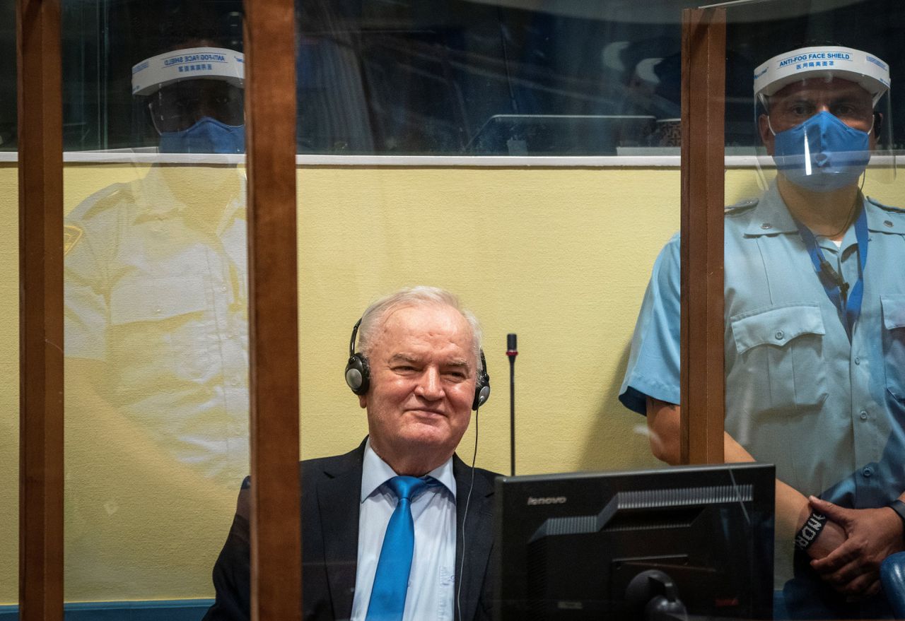 Ratko Mladic in de rechtszaal, vlak voor de uitspraak in hoger beroep.