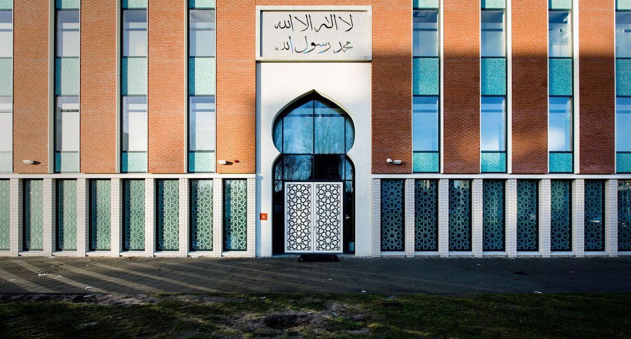 Salafisten grijpen macht in gematigde moskeeën Amsterdam 