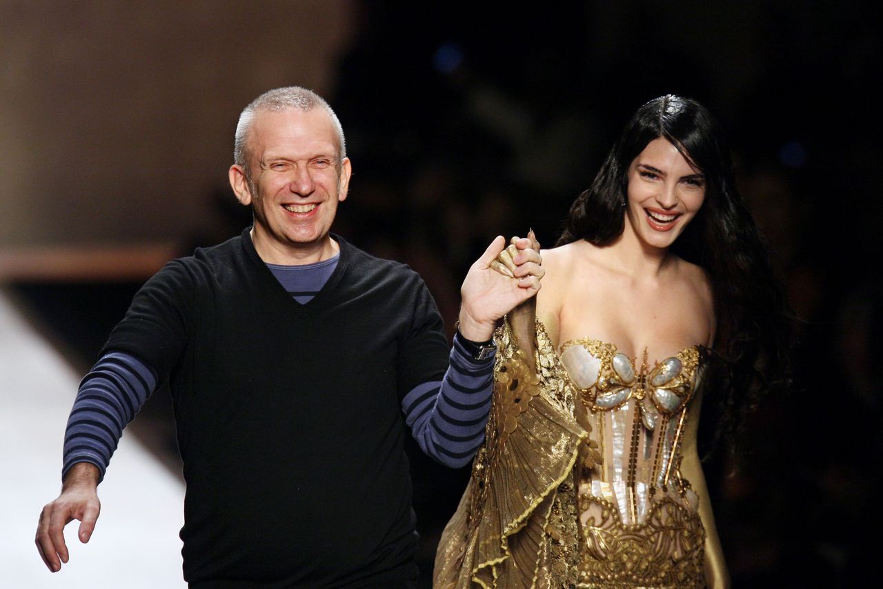 De Franse modeontwerper Gaultier tijdens een modeshow van zijn eigen lijn, in de Parijse modeweek in januari 2008.