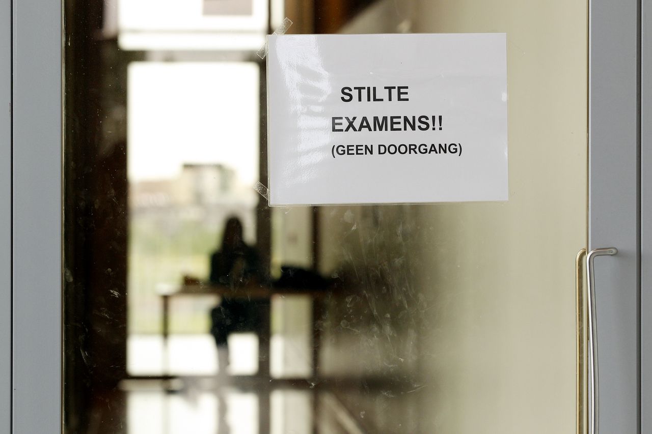 Een mededeling op een deur van het Leidsche Rijn College.