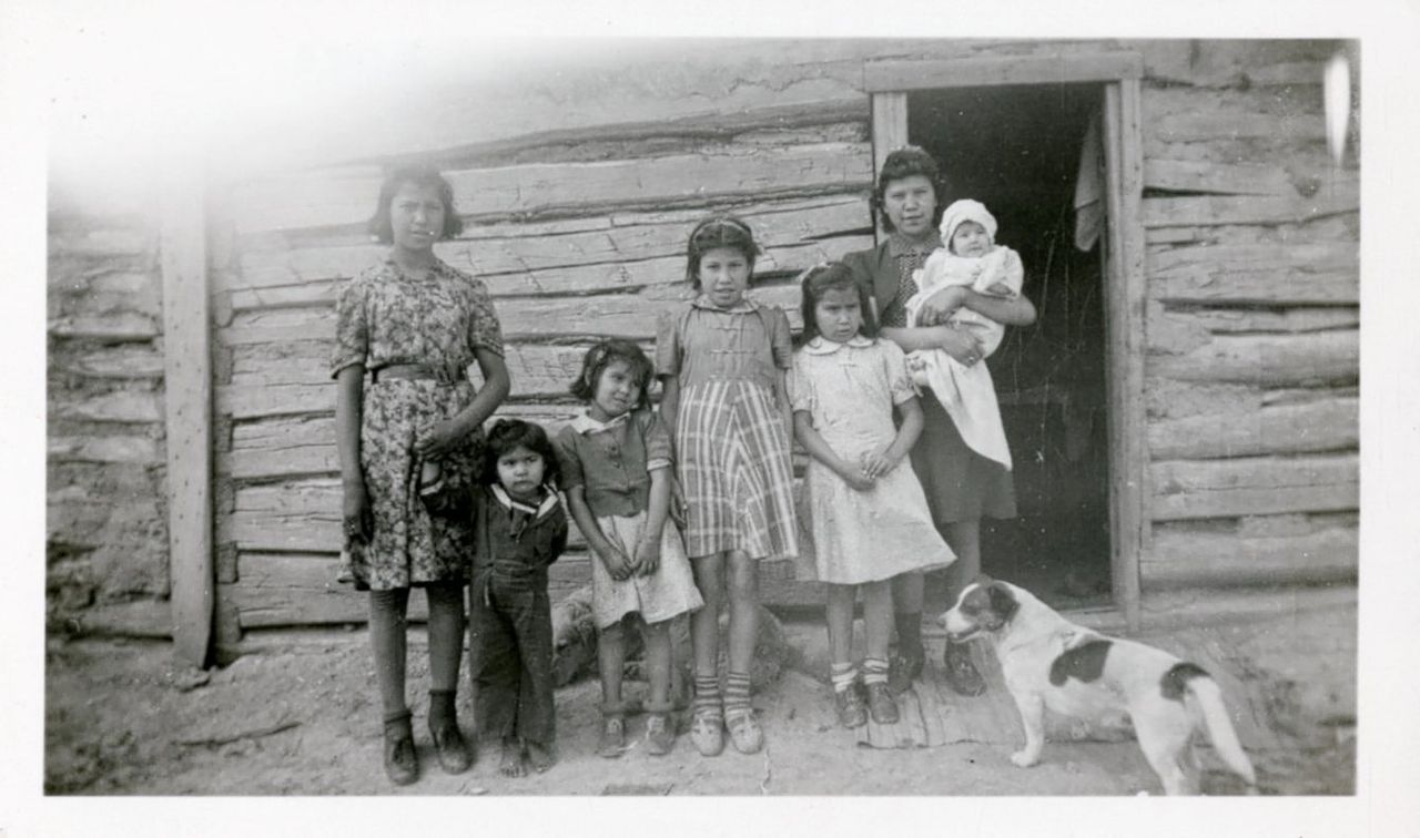 Archiefbeeld van leden van de Chippewa stam, de mensen op de foto komen niet voor in het verhaal