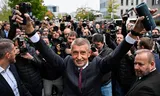 Andrej Babiš, leider van ANO, reageert op de eerste uitslag van de parlementsverkiezingen, zaterdagmiddag.Foto Radovan Stoklasa/Reuters 