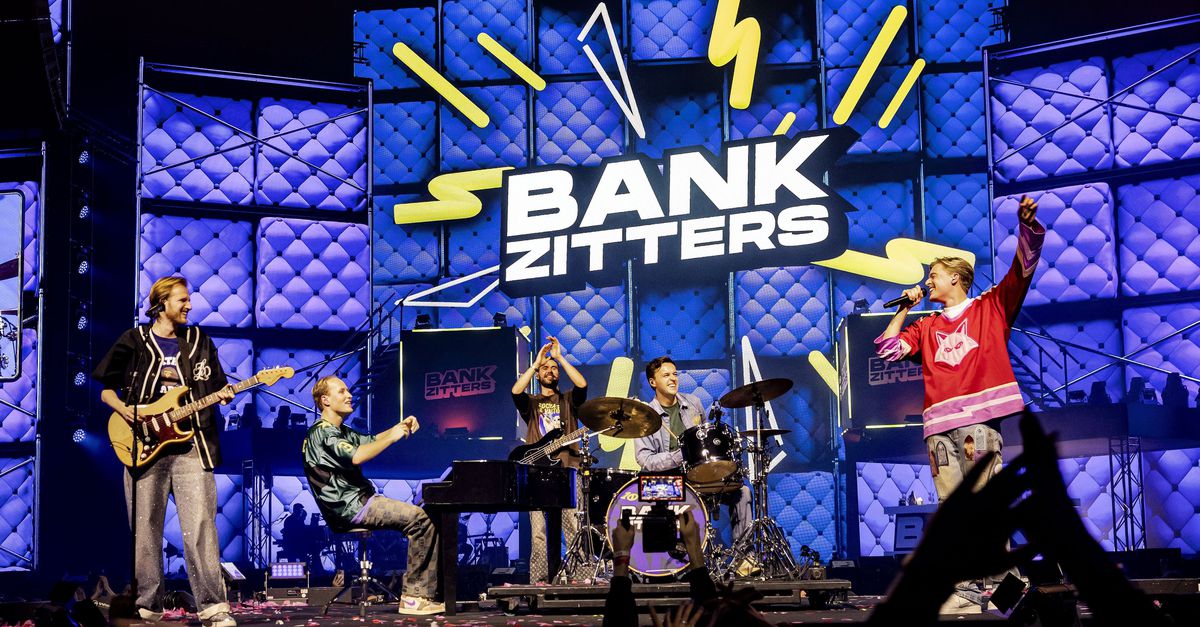 Boyband Bankzitters viert tienjarig jubileum met spektakel in de Ziggo ...
