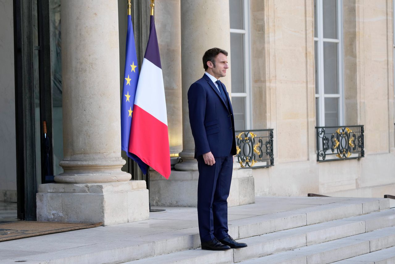 Macron stelt zich officieel kandidaat voor Franse presidentsverkiezingen 