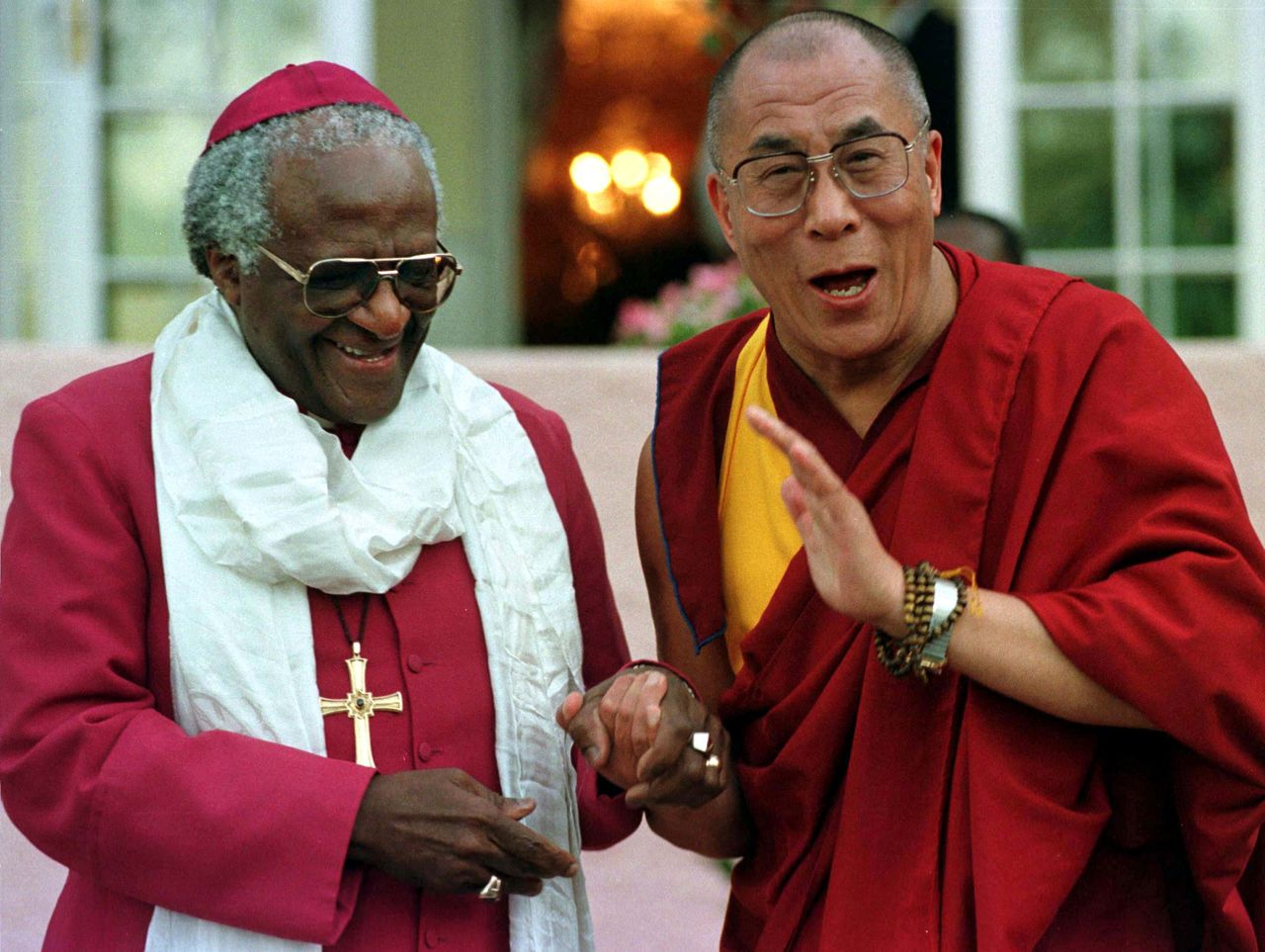 Zuid-Afrikaanse Nobelprijswinnaar en aartsbisschop Desmond Tutu (90)  overleden - NRC