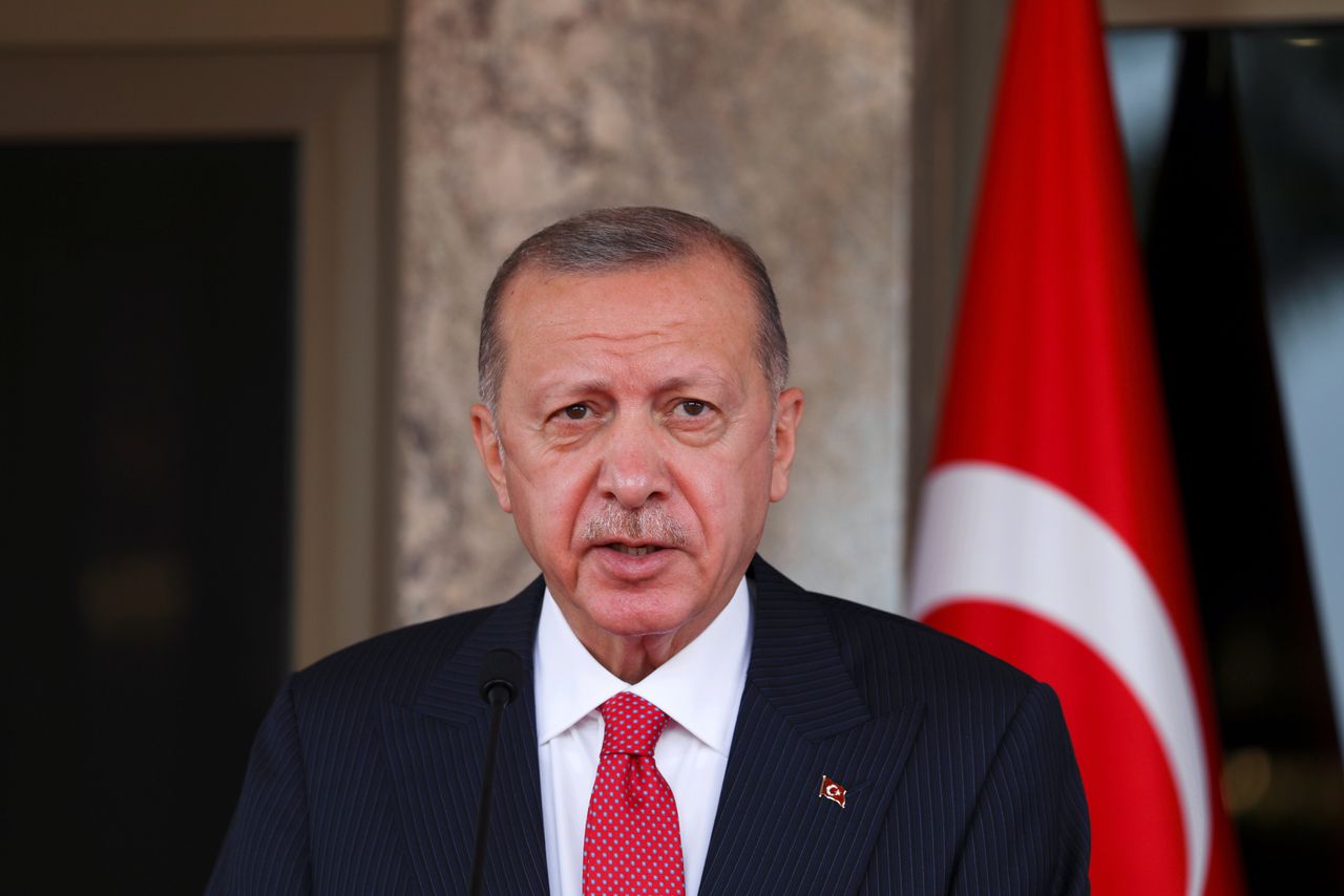 De Turkse president Erdogan heeft de relatie met tien westerse landen op scherp gezet.