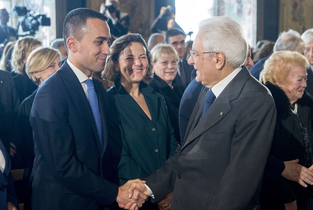 De Italiaanse president Sergio Mattarella ontmoet Luigi Di Maio op 8 maart, tijdens een ceremonie in het kader van Internationale Vrouwendag.