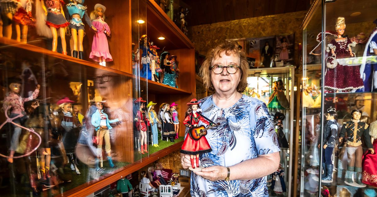 In het Klein Barbie Museum staan 800 Barbies: van de allereerste uit 1959 tot hedendaagse, waarbij diversiteit het toverwoord is