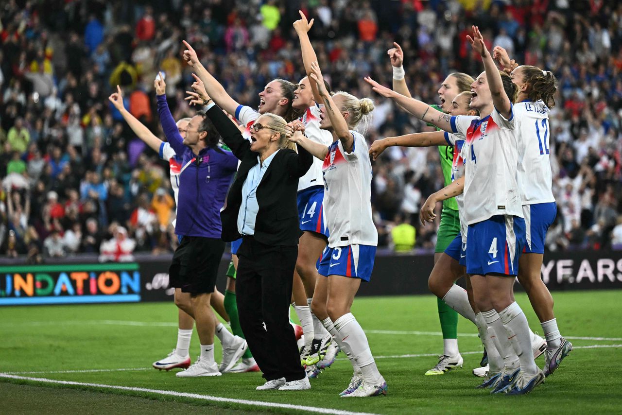 Juist de Engelse ploeg die zo ploeterde wint het EK, weer succes voor coach Sarina Wiegman